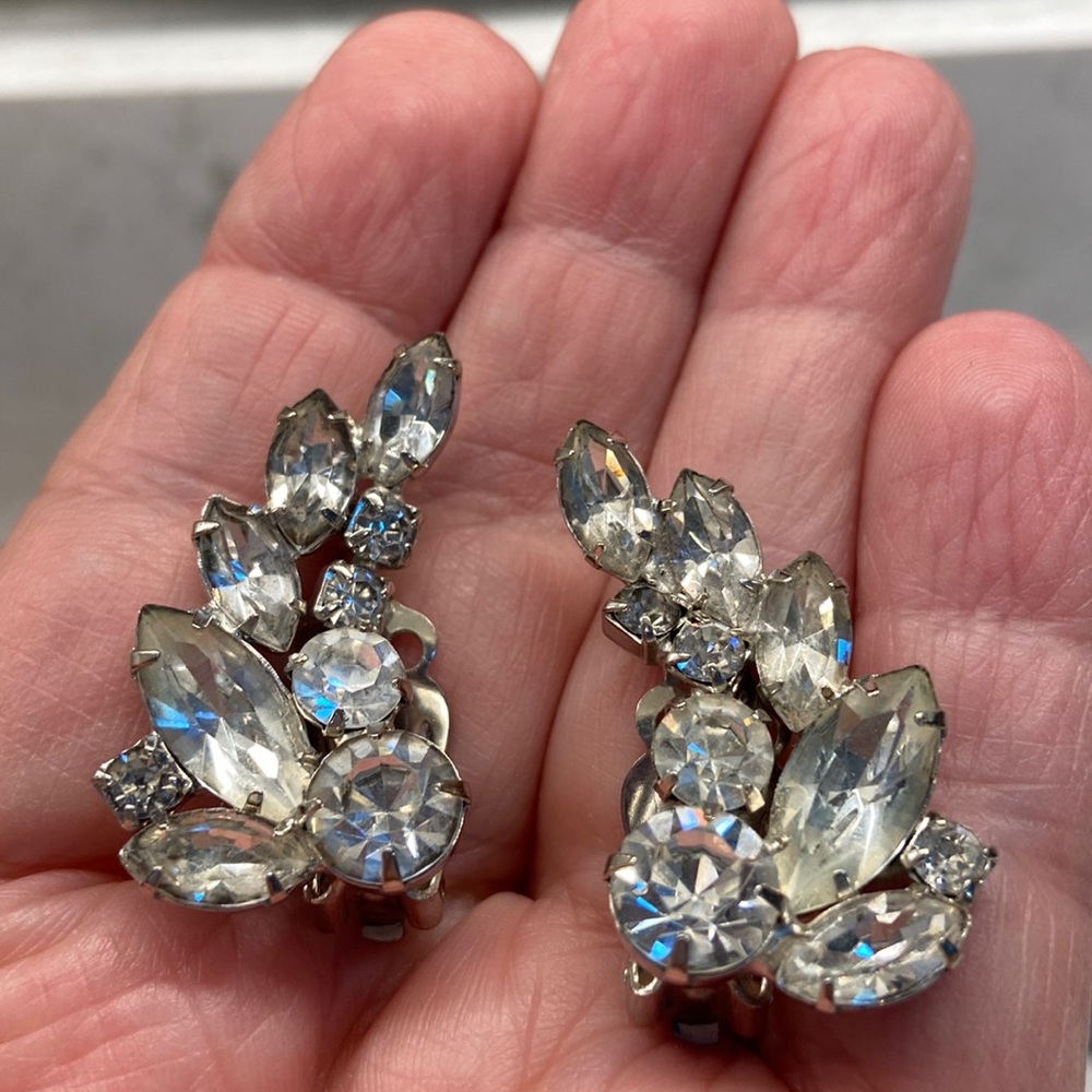 Vintage Weiss rhinestone earrings clip on